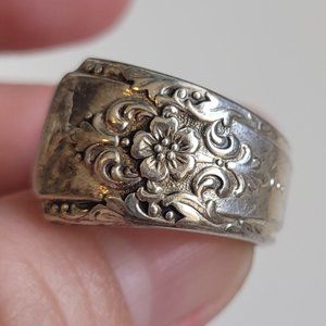 Rogers Vintage Repousse Floral Wrap Silver Spoon Ring Sz 6